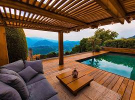 ROMANTIC SUlTE WITH AMAIZING VIEW，位于卡迪马里奥的酒店