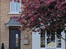 Stylish 5-bedroom retreat just minutes from Belfast city，位于贝尔法斯特的酒店