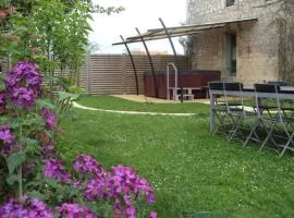 Maison rénovée avec jardin, SPA, vélos près des commerces - Animaux acceptés - FR-1-426-291