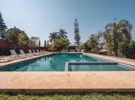 Gran casa con alberca climatizada jacuzzi y asador