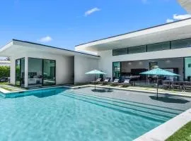 Pool Pickleball Villa Near Golf Dining Fun Sleeps 18 Bravo Villa 2 by AvantStay