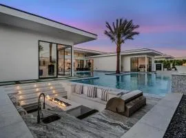 Sleeps 17 6B Retreat w Pool Pickleball Putting Green Bravo Villa 3 by AvantStay