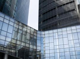 Skysuites Residence，位于Kedungbaruk的公寓式酒店