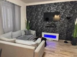 Apartment Lorena s dvorištem-with garden -prizemlje,EG,pianterreno,ground floor,free parking