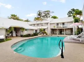 7 Pelican Beach Resort