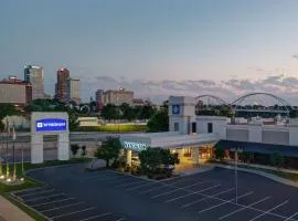 温德姆河滨酒店