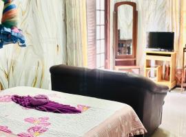 Grand adamspeak hotel & restaurant，位于纳拉坦尼亚的酒店