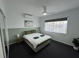 3Bed 2Bath home - Nth Central Reno metres from Hosp w Wifi