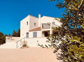 Maison Barban，位于Arpaillargues-et-Aureillac的酒店