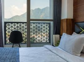 Tapovan Hills Near Secret Waterfall，位于瑞诗凯诗Dehradun Airport - DED附近的酒店