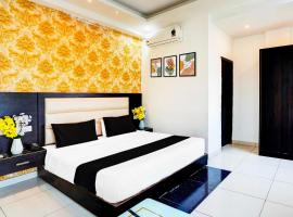 Hotel O Surya Enclave Aroma Regency，位于密拉特的酒店