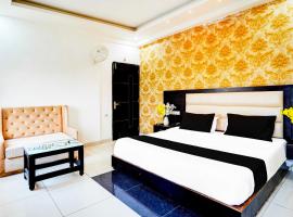 Hotel O Surya Enclave Aroma Regency，位于密拉特的酒店