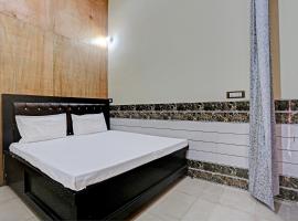 Hotel O Royal Guest House，位于莫拉达巴德的酒店