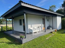 Tiny house with sauna in Laulasmaa，位于劳拉斯玛的酒店