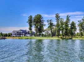 Natural Hotel-Ostróda-basen na III kondygnacji-pokoje wellness z saunami，位于奥斯特罗达的酒店