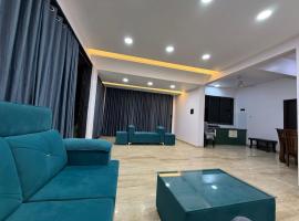 Twilight Stays ll R Villa 3BHK ll Swimming Pool ll AC ll BBQ，位于罗纳瓦拉的带停车场的酒店