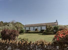 Rosebank Cottage - Hot Tub & Log Stove，位于亚历山德里亚的酒店