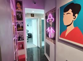 HOLLYWOOD Skiathos，位于斯基亚索斯镇的酒店