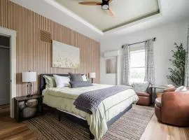 The Bank on Main St - Luxury Historic Suite on Main Street!