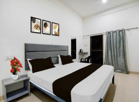 Hotel O BHU Formerly The Regal Inn，位于Kakarmatha的酒店