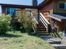 Serene 3BR Cabin on 8 Acre Farm，位于米逊的酒店