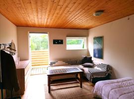 One-Room Studio Apartment Near Train Station in Copenhagen，位于Greve的酒店