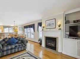 Northern Lights: 3 br, fireplace, free ski shuttle, a/c, walkable Village location