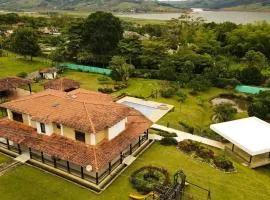Finca Lago Calima