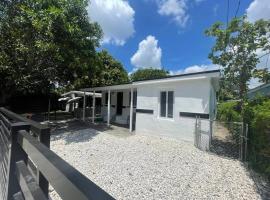 Lux Home near airport beach DWTN midtown wynwood，位于迈阿密的酒店