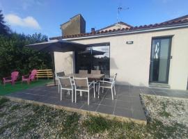Maison 6 pers au calme，位于Cunac的酒店