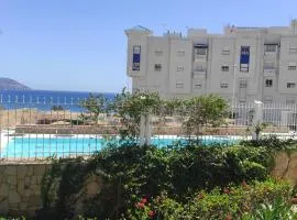 Résidence fermée avec piscine, en face de Ceuta