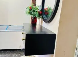 Elegant & Modern 3-Bedroom Apartment Central Downtown Escape