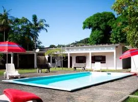 Casa Ampla de Praia 2 Piscinas e Ar Condicionado