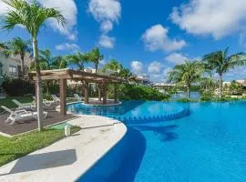 2BR Apt with Lagoon View in Puerto Aventuras