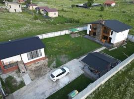 MV Cottages，位于Tsemi的山林小屋