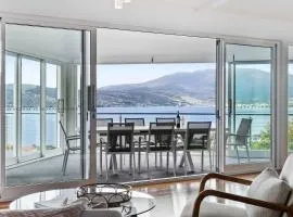 Hillside Hideaway Sleeps 10 Stunning Views