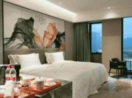 Yinhu Junyi Hotel（Wildlife Park）