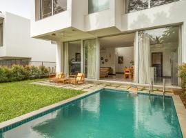 La Agueda 2BHK Luxury Villas, 10 mins to Candolim Beach & 5 mins to Casino with Private Pool, Fully Equipped Kitchen, Garden, 24x7 Security & WiFi，位于尼禄的酒店