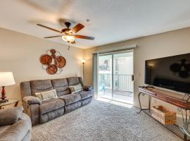 Community Pool and Gym Apt 5 Mi to Laughlin Casinos，位于劳克林的酒店
