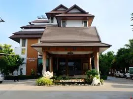 朝帕亚塔拉河滨酒店