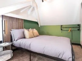 Modern 1-bed flat in Derby by Renzo, Free Parking, Perfect for Contractors!