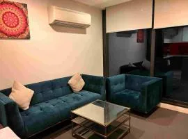 3 Bedroom Apartment Opposite Melbourne Central