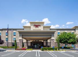 特洛克希尔顿汉普顿酒店，位于特洛克的酒店