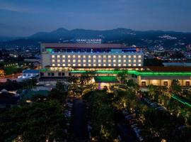 Grand Sunshine Resort & Convention，位于万隆的酒店
