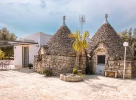TrullOzio Apartment with Private Jacuzzi & B&B Rooms with Pool