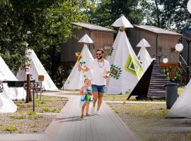 Wioska Indiańska River Park Zator SPA RESORT，位于扎托尔的酒店
