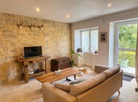 Jolie maison en pierre 2 chambres entre Rocamadour et Sarlat，位于Saint-Cirq-Souillaguet的酒店
