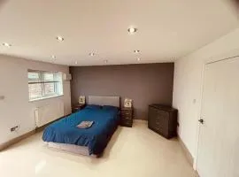 Spacious Studio Flat C
