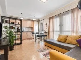 Home2Book Bright Retreat with Pool, Sardina Beach