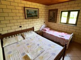 Villa Adi，位于Ducaj的酒店